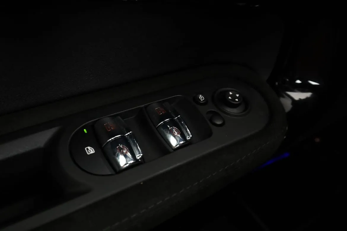 Vehicle image 27