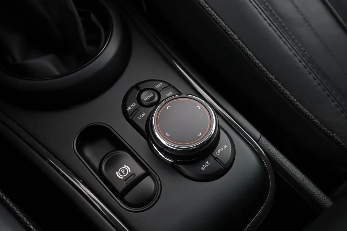 Vehicle image 25