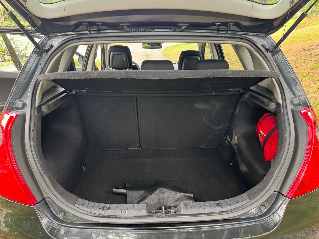 Vehicle image 11