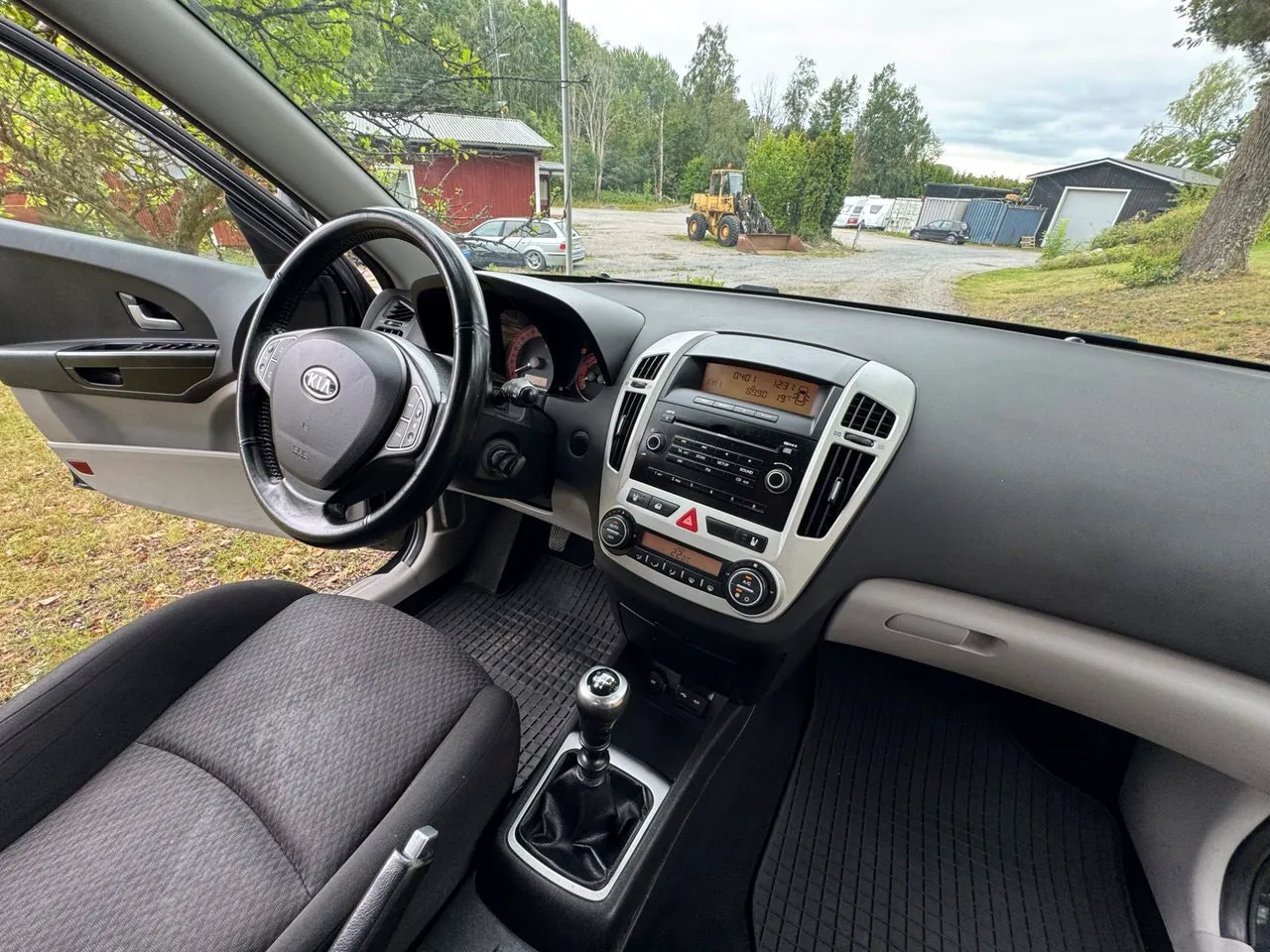 Vehicle image 17