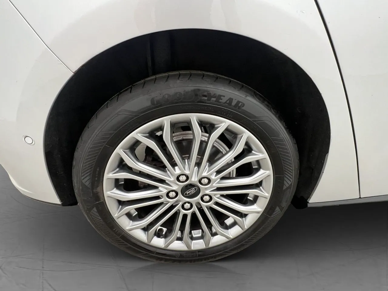 Vehicle image 25