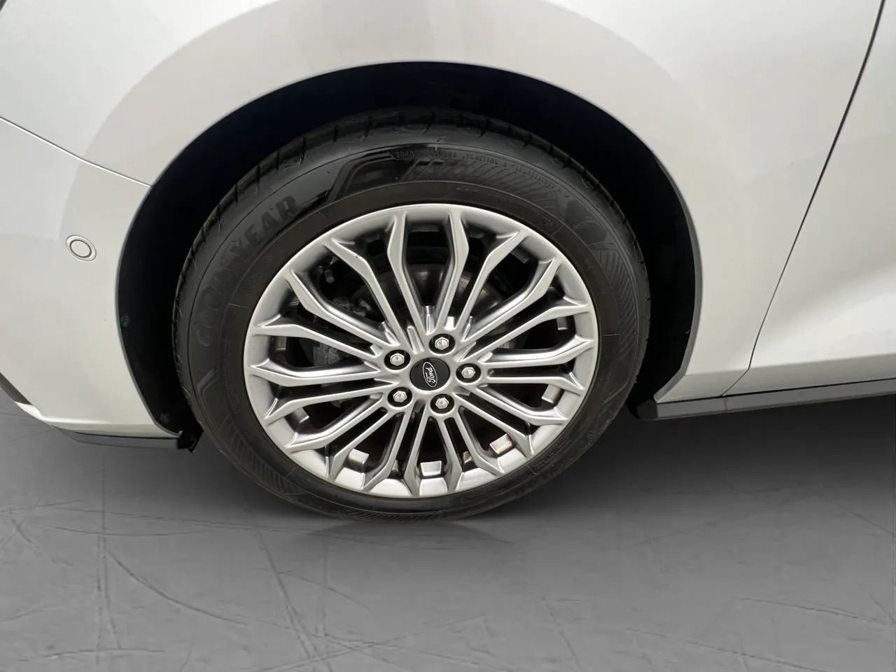 Vehicle image 23