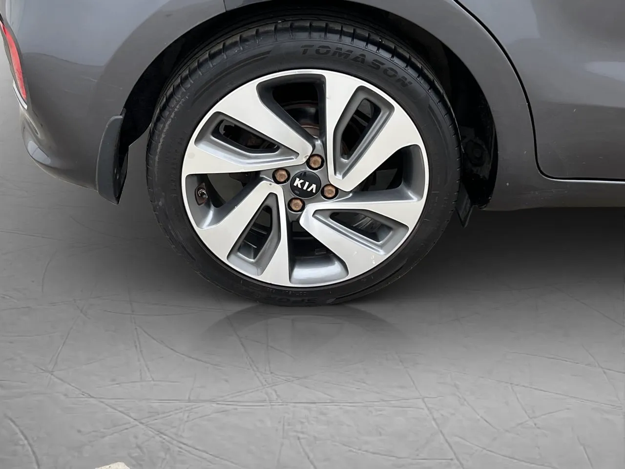 Vehicle image 25