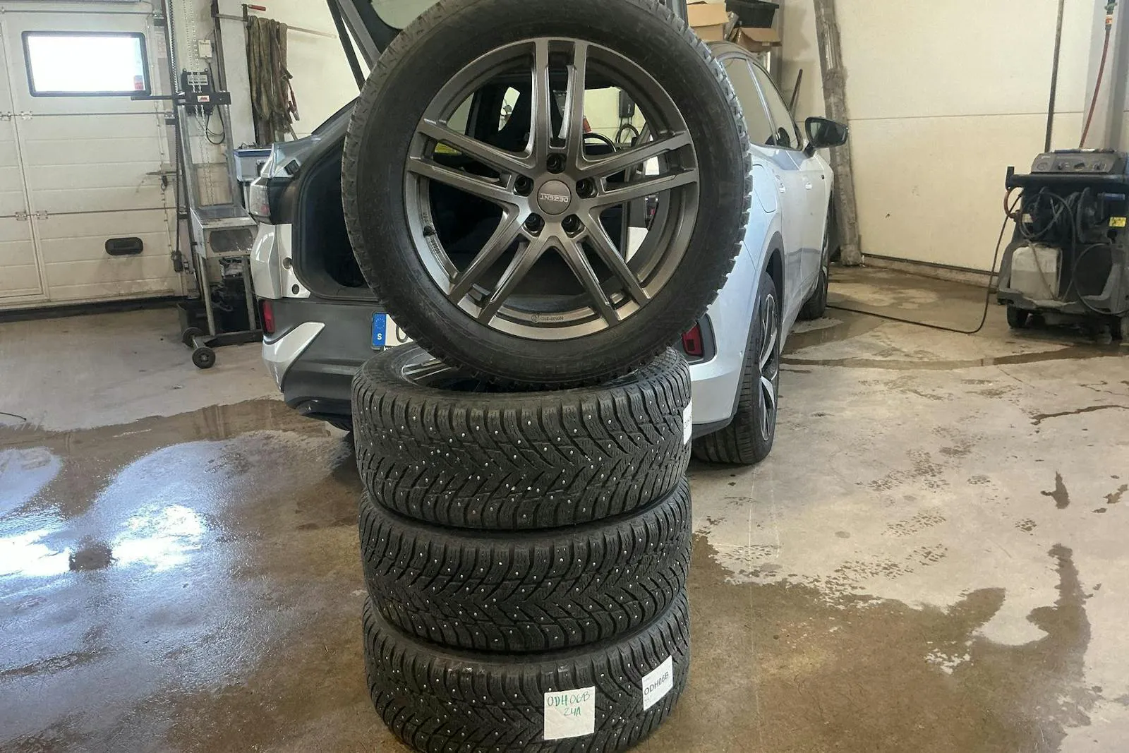 Vehicle image 16