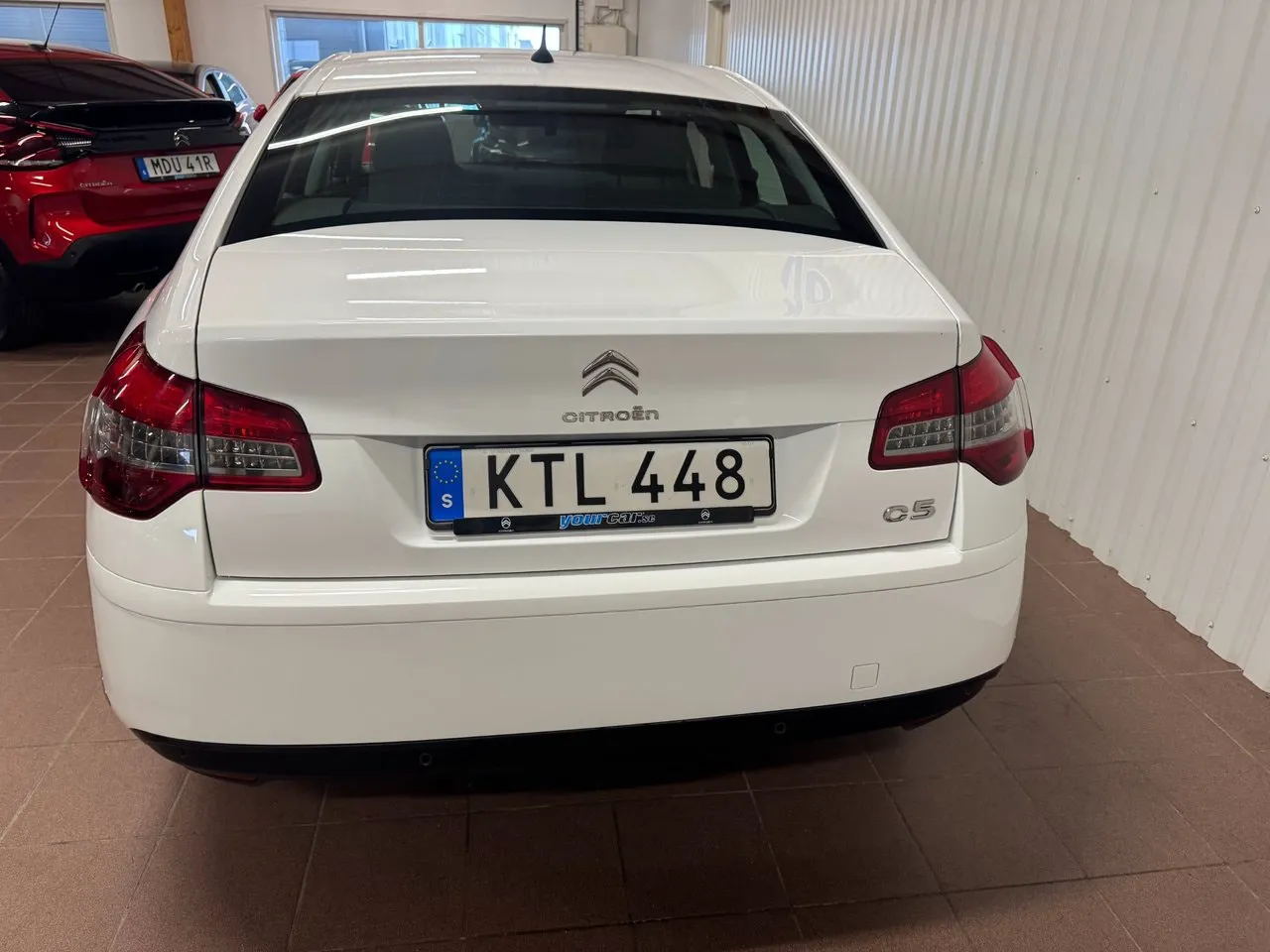 Vehicle image 4