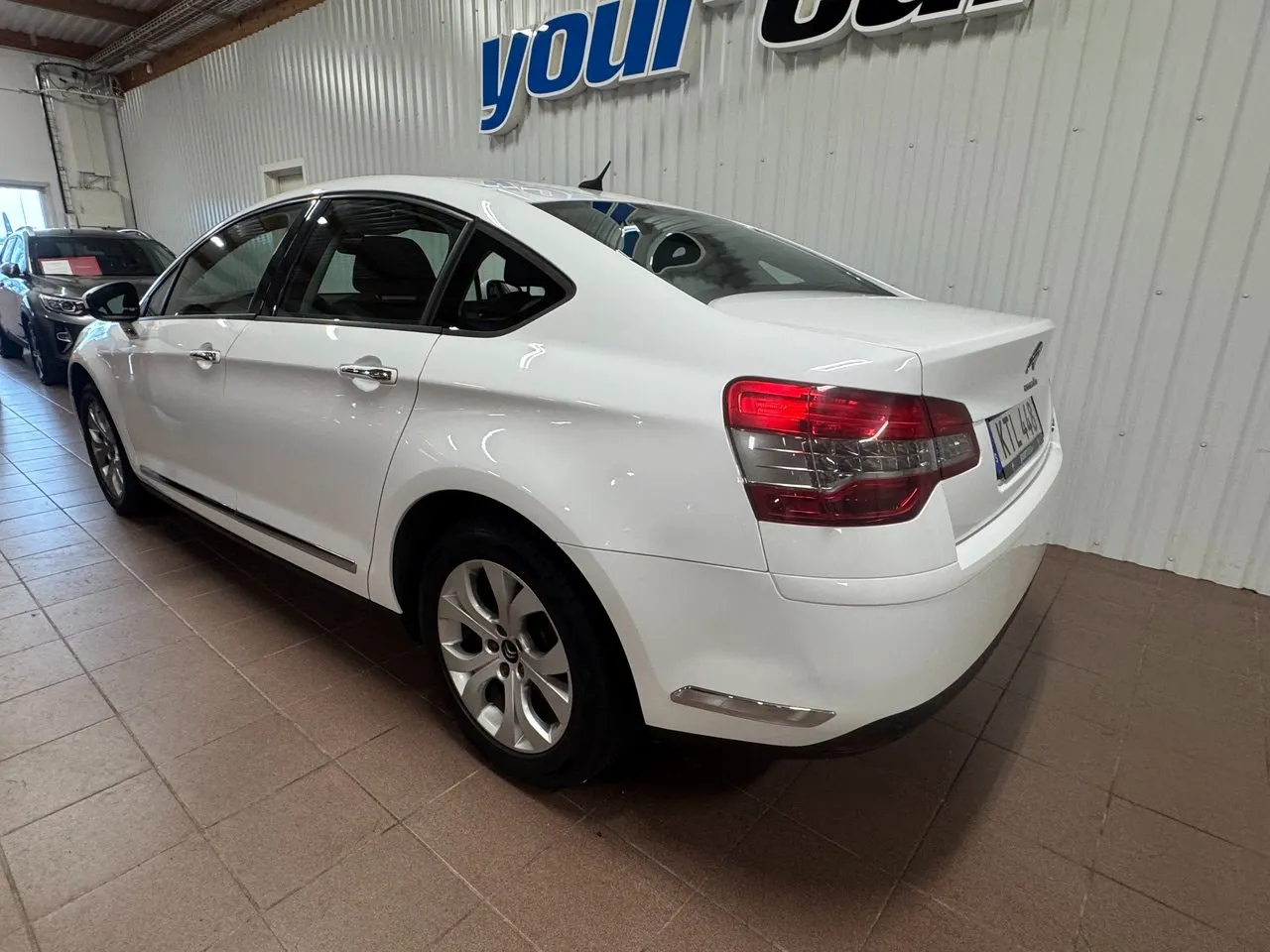 Vehicle image 3