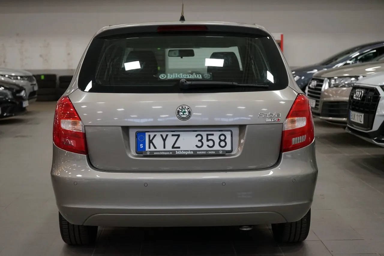 Vehicle image 5