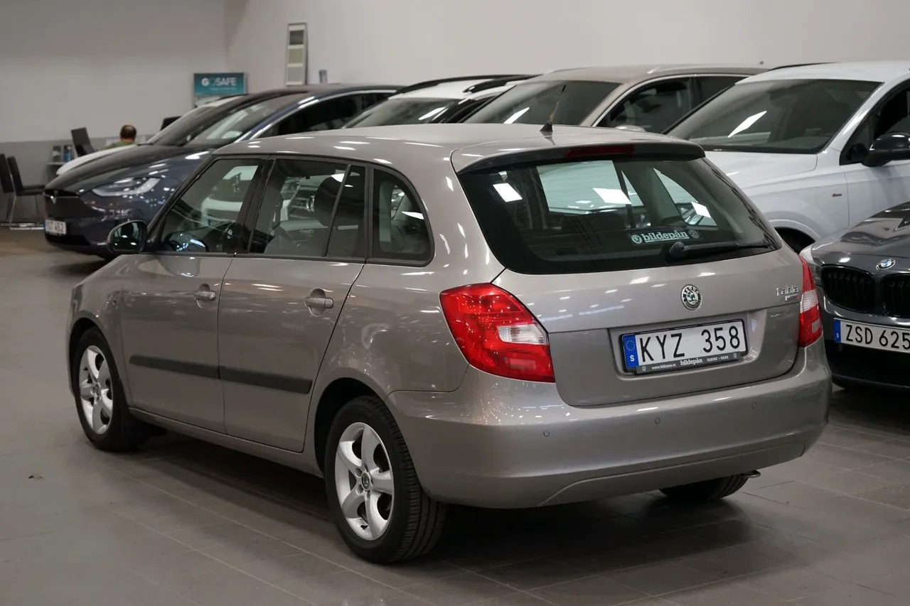 Vehicle image 4