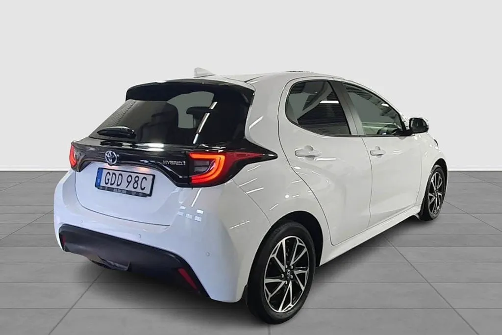 Vehicle image 5