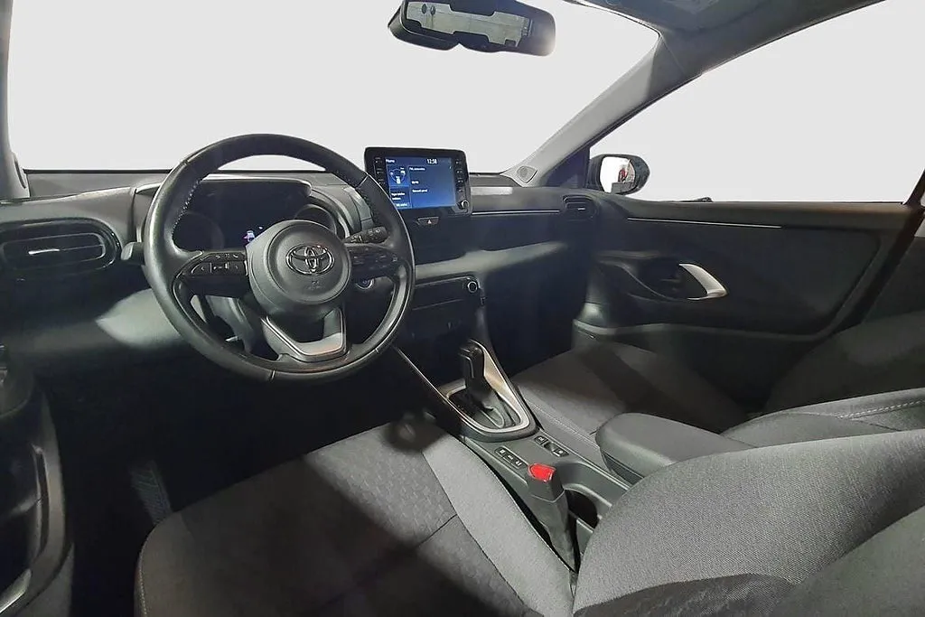 Vehicle image 12