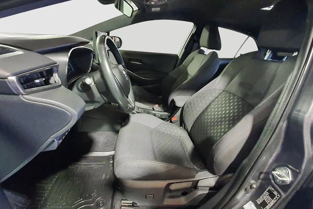 Vehicle image 18