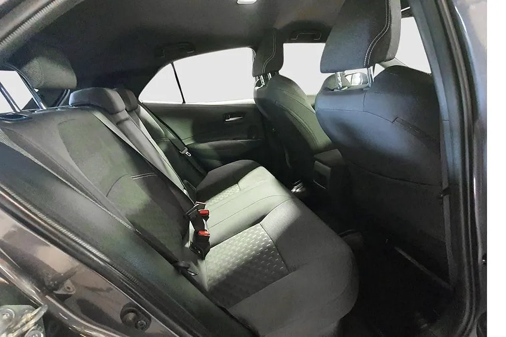 Vehicle image 16