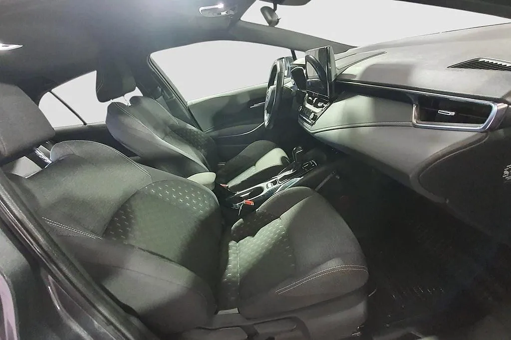 Vehicle image 15