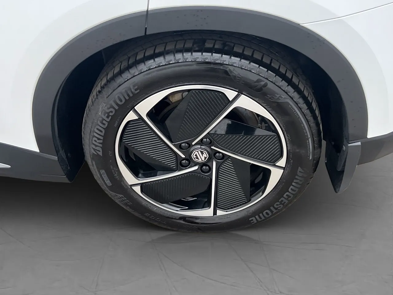 Vehicle image 32