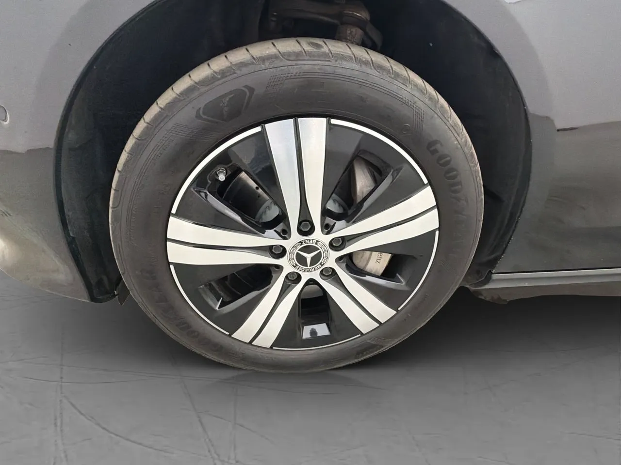 Vehicle image 32