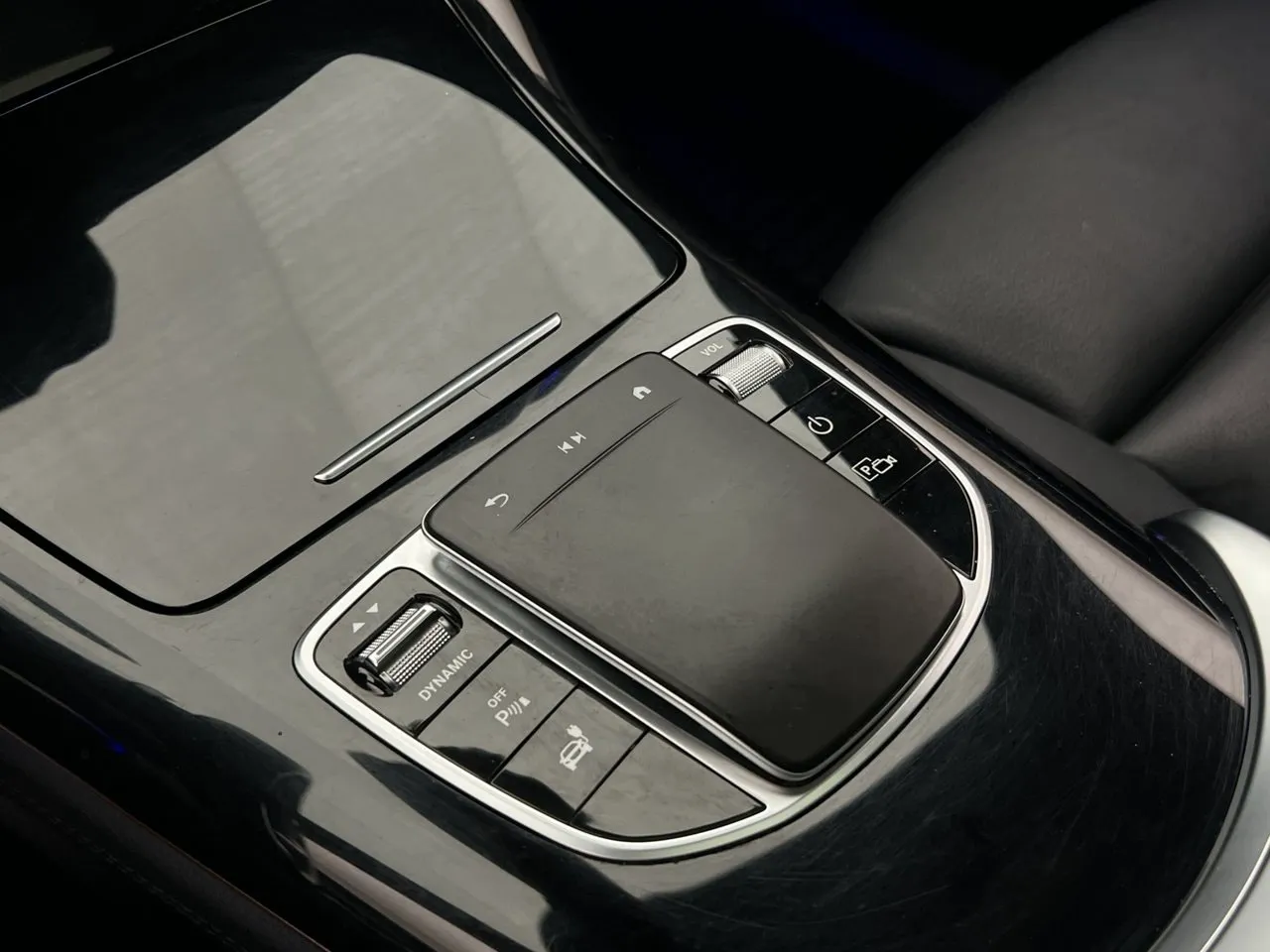 Vehicle image 32