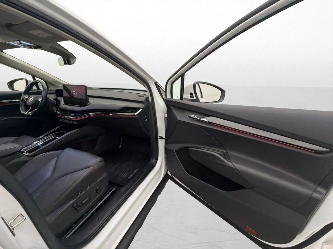 Vehicle image 32
