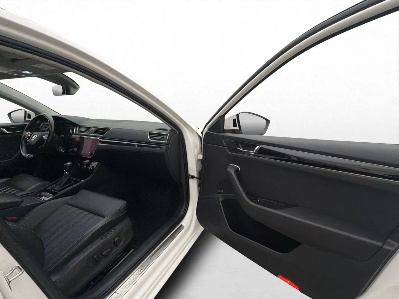 Vehicle image 30