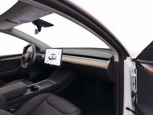 Tesla Model Y bild 26