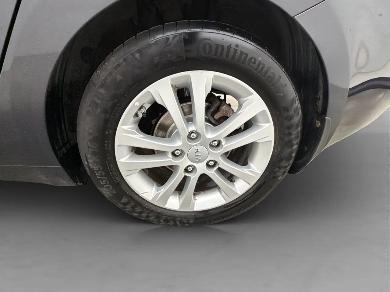 Vehicle image 32