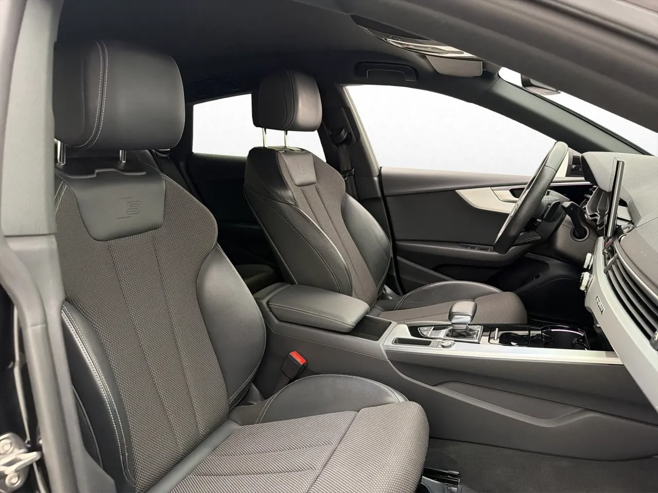Vehicle image 25