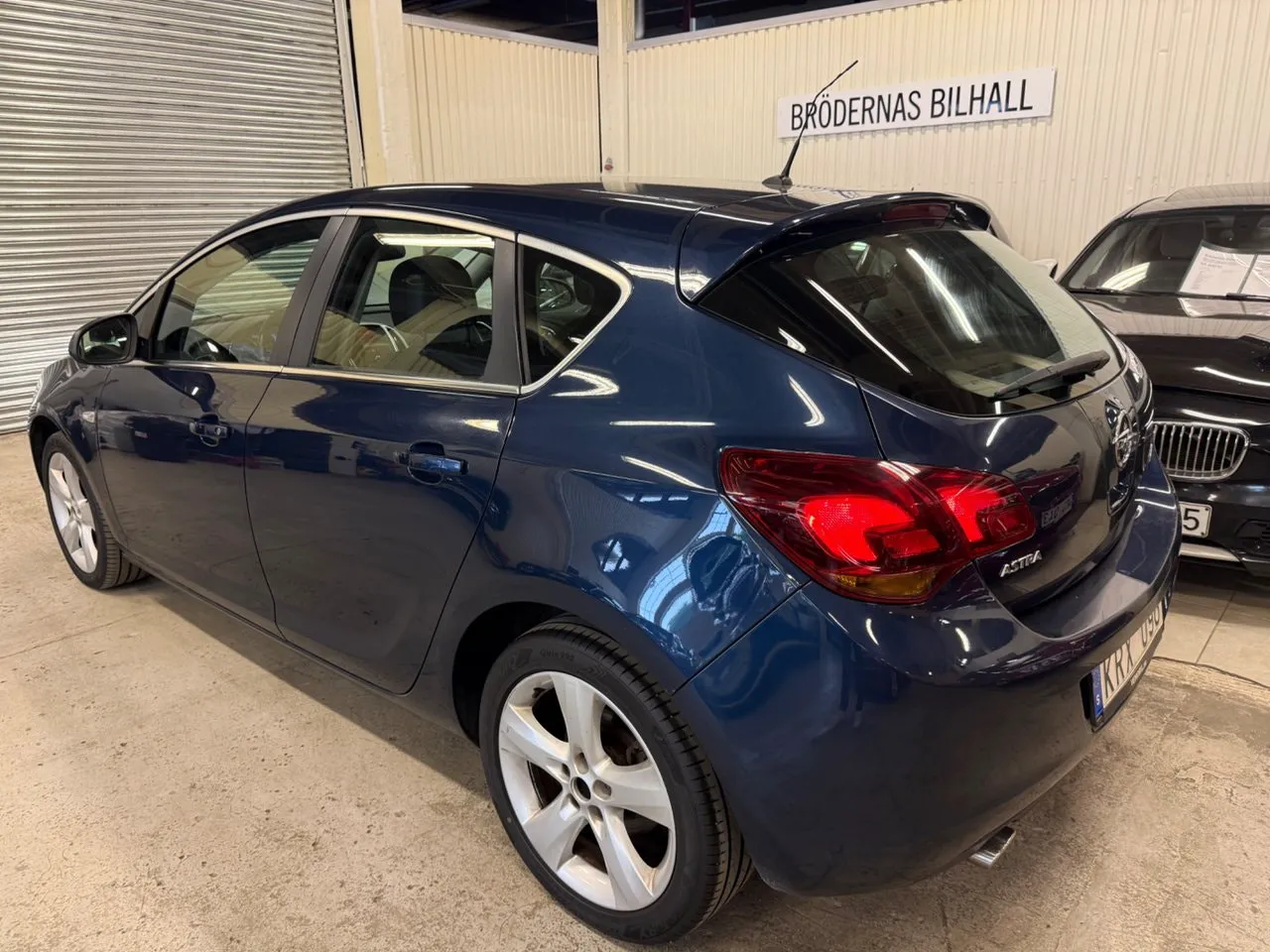 Vehicle image 3