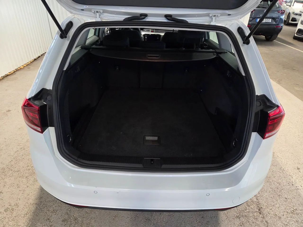 Vehicle image 16