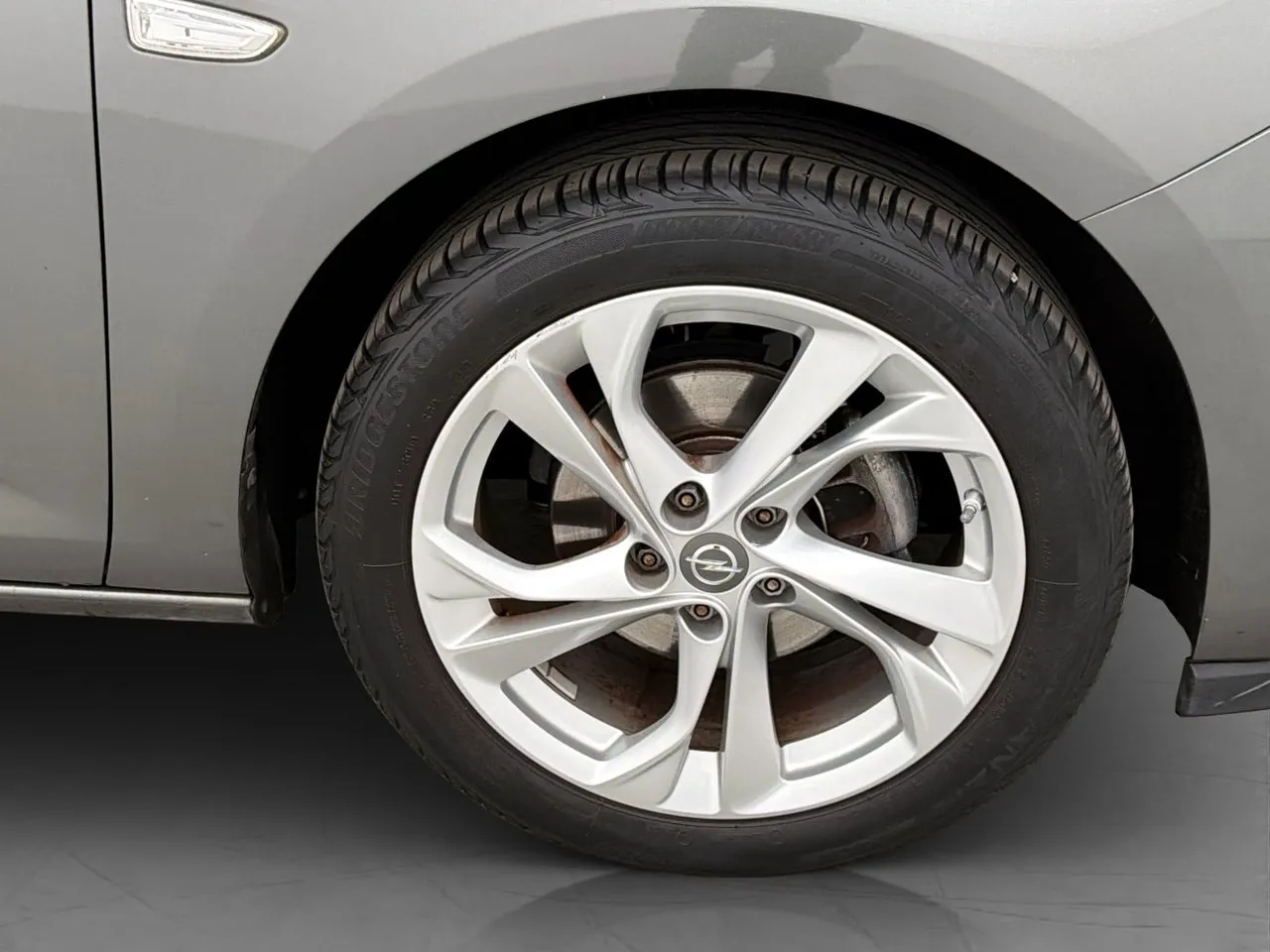 Vehicle image 30