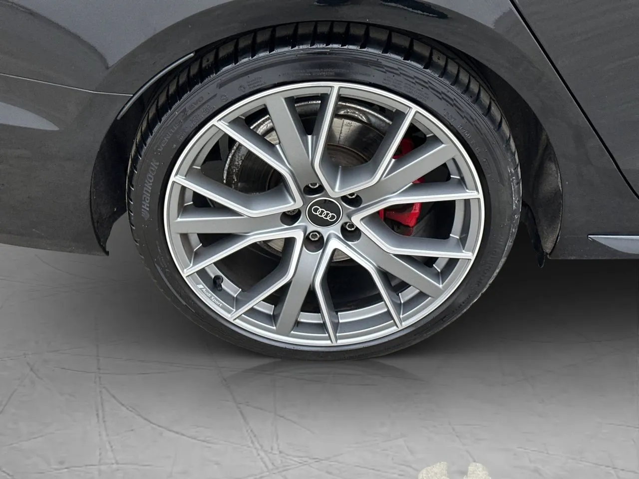 Vehicle image 32
