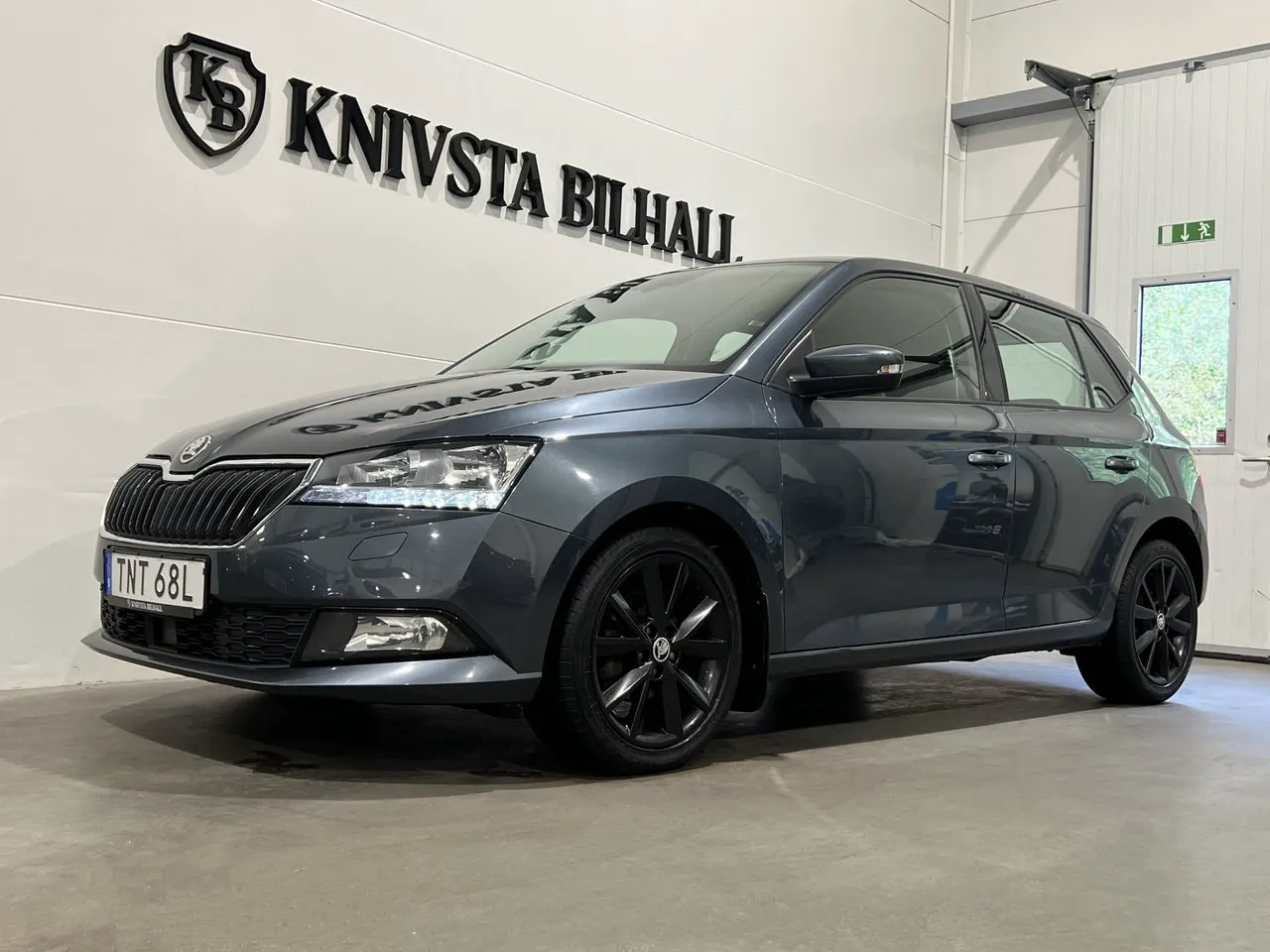 Vehicle image 19