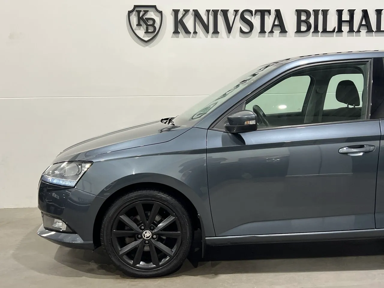 Vehicle image 21