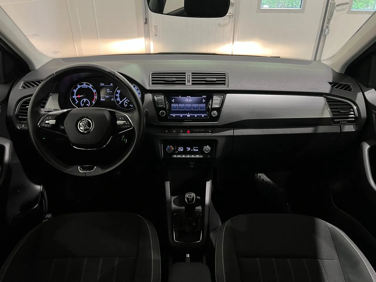 Vehicle image 13
