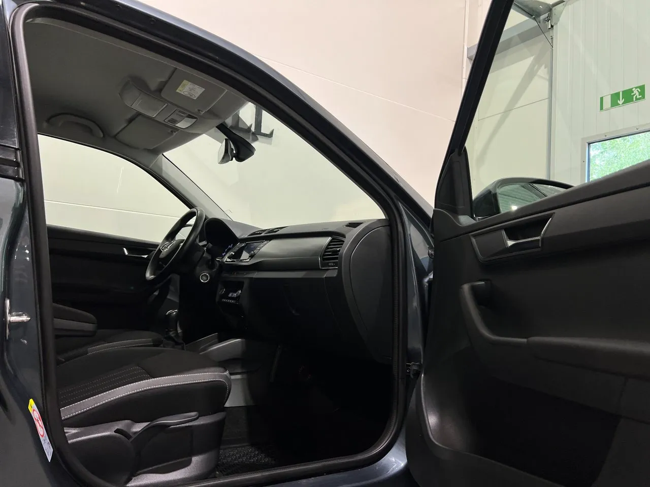Vehicle image 18