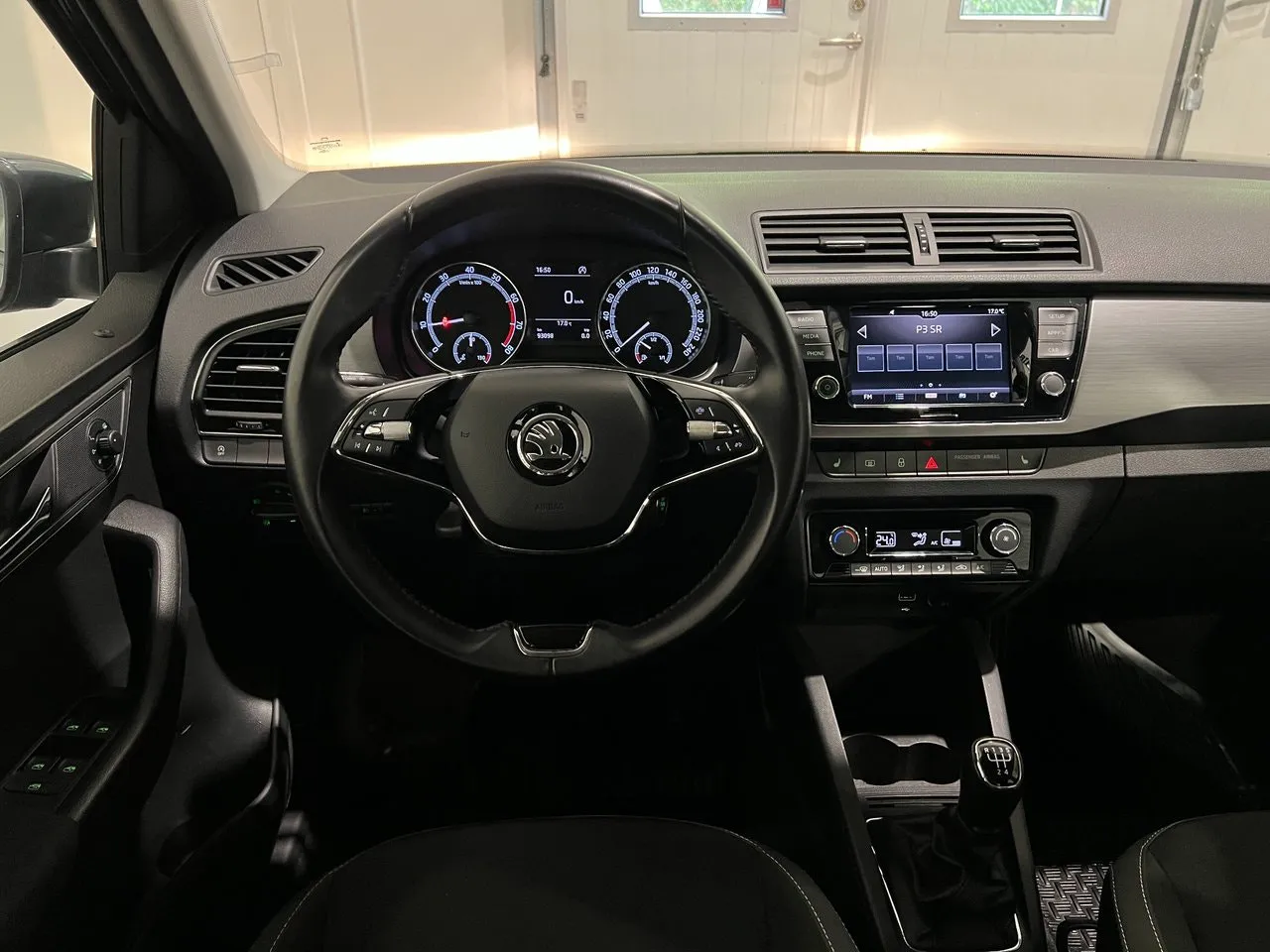 Vehicle image 14