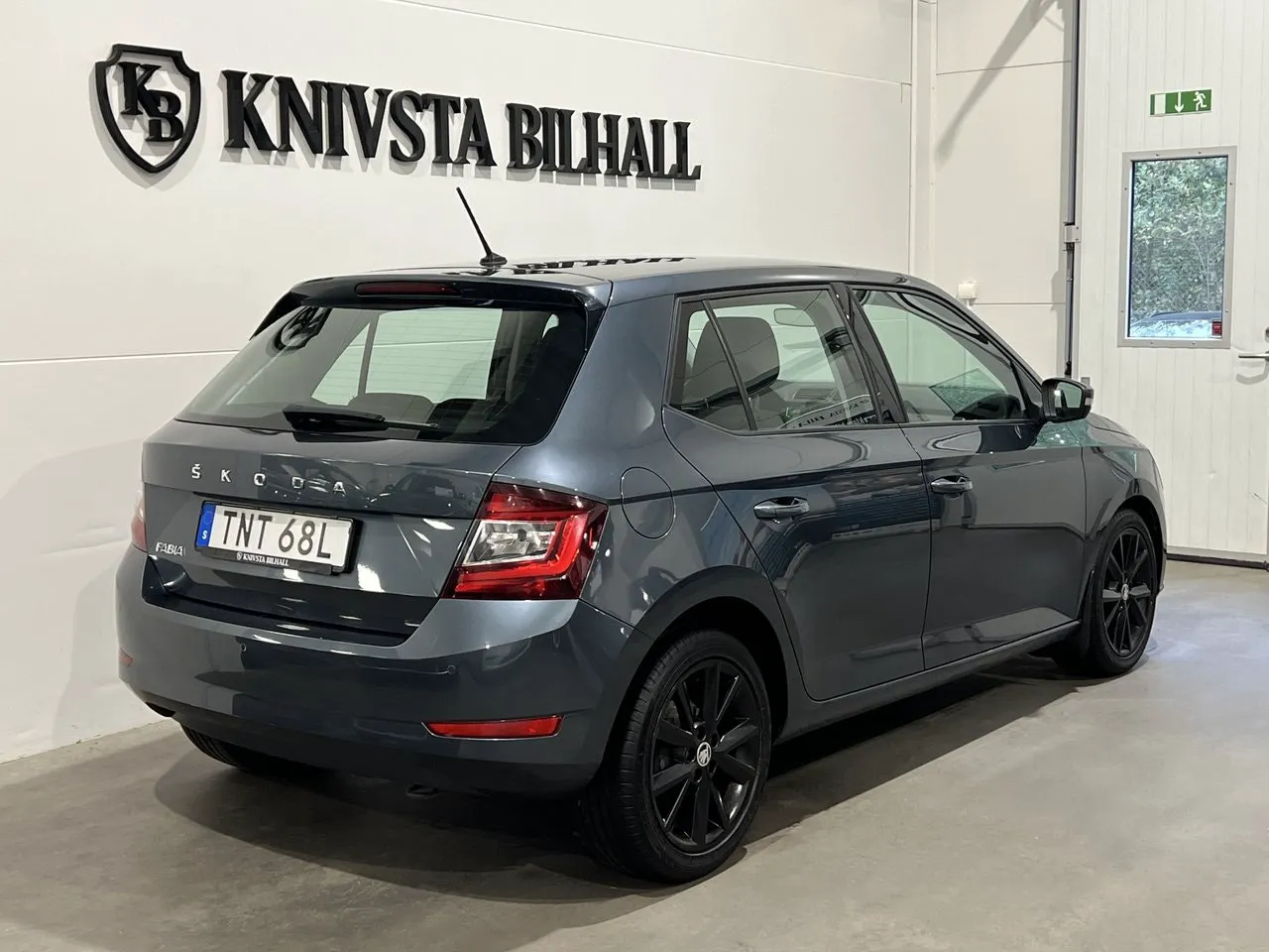 Vehicle image 3