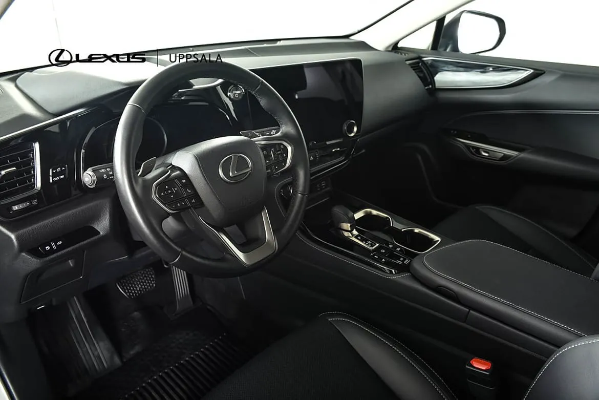 Vehicle image 18