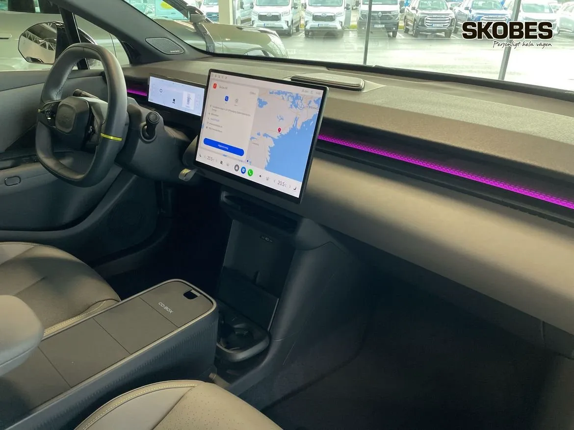 Vehicle image 16