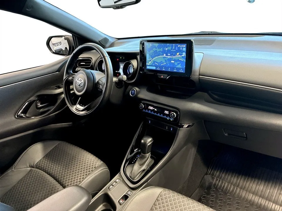 Vehicle image 10