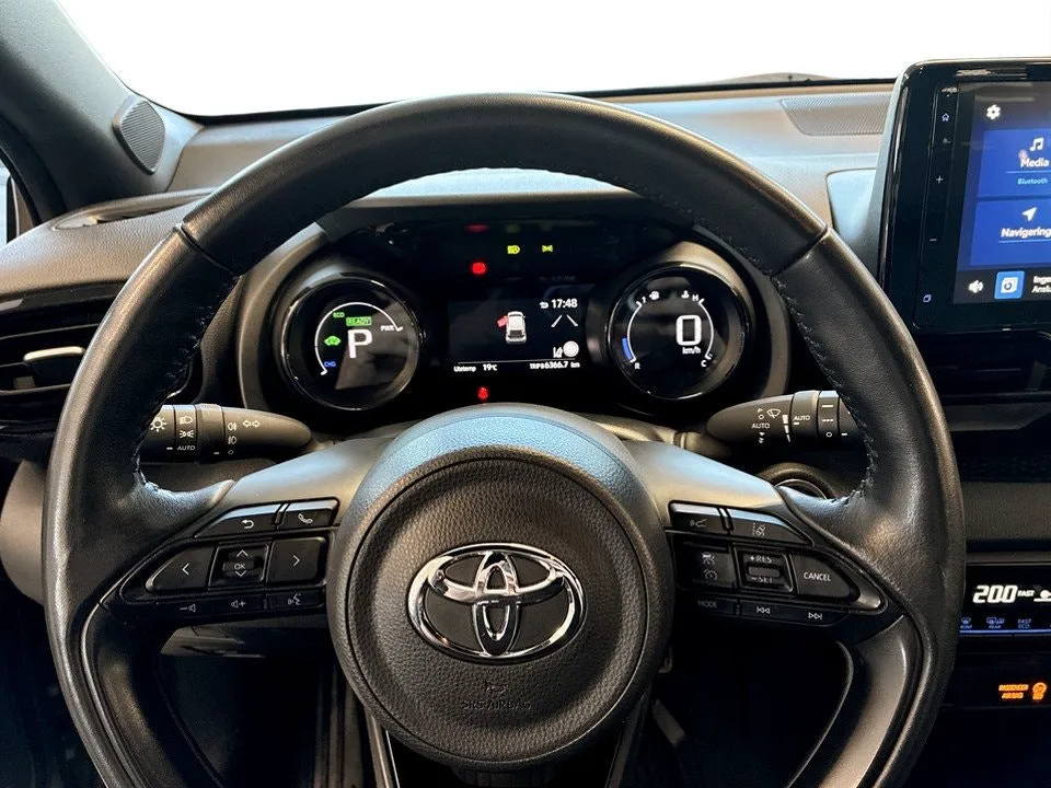 Vehicle image 6