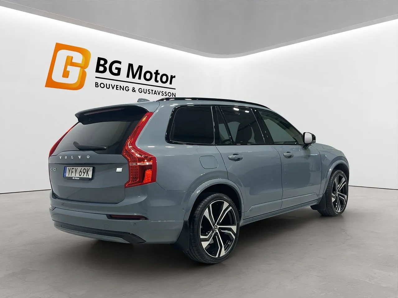 Vehicle image 3