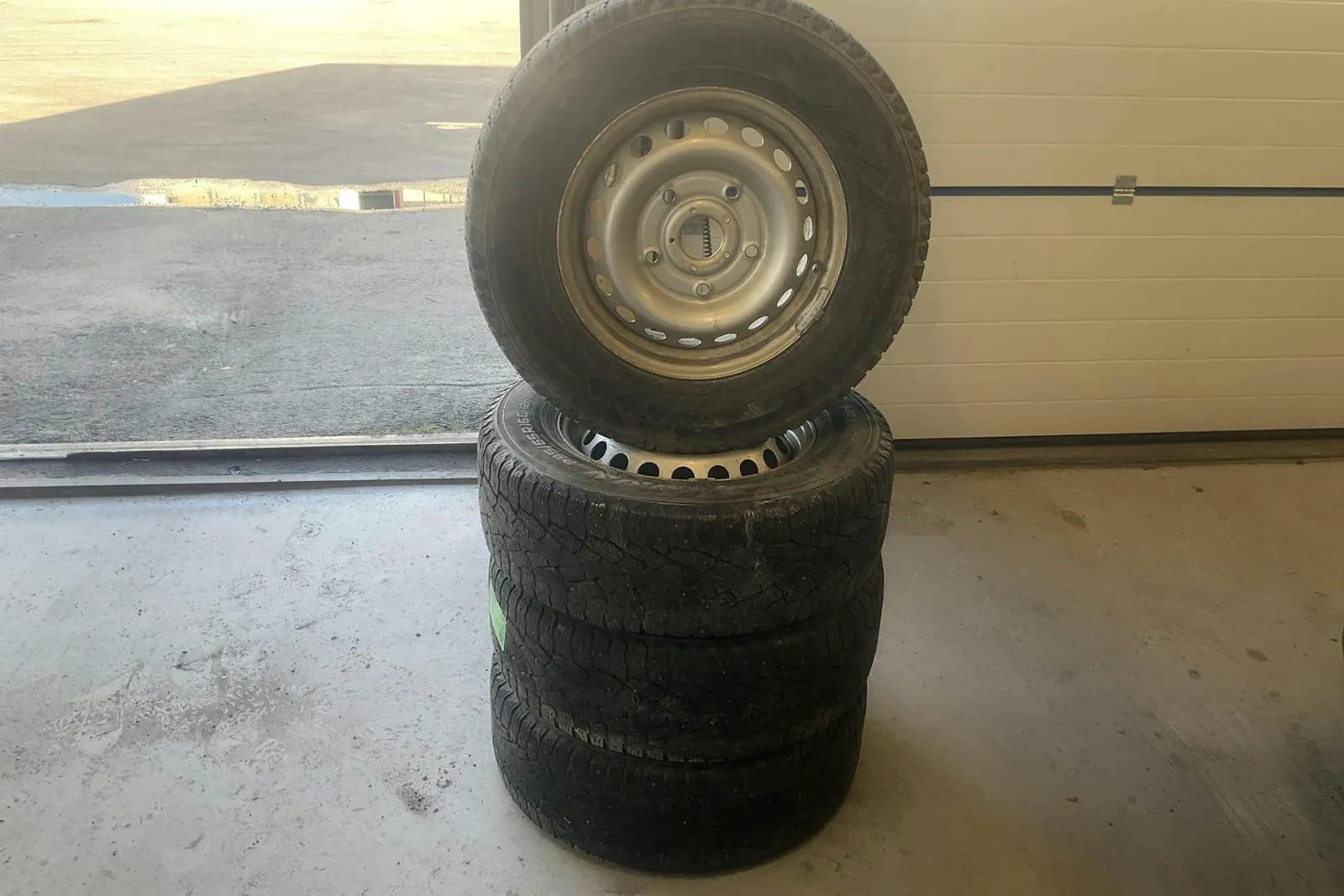 Vehicle image 14