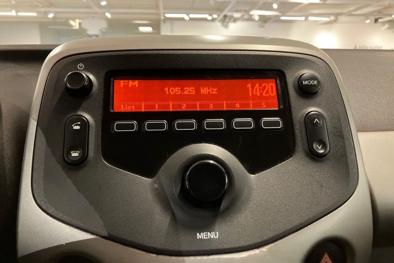 Vehicle image 12