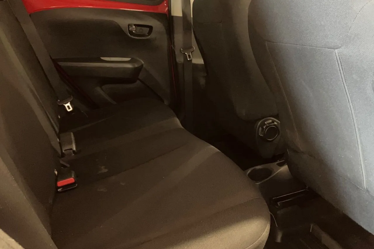 Vehicle image 14