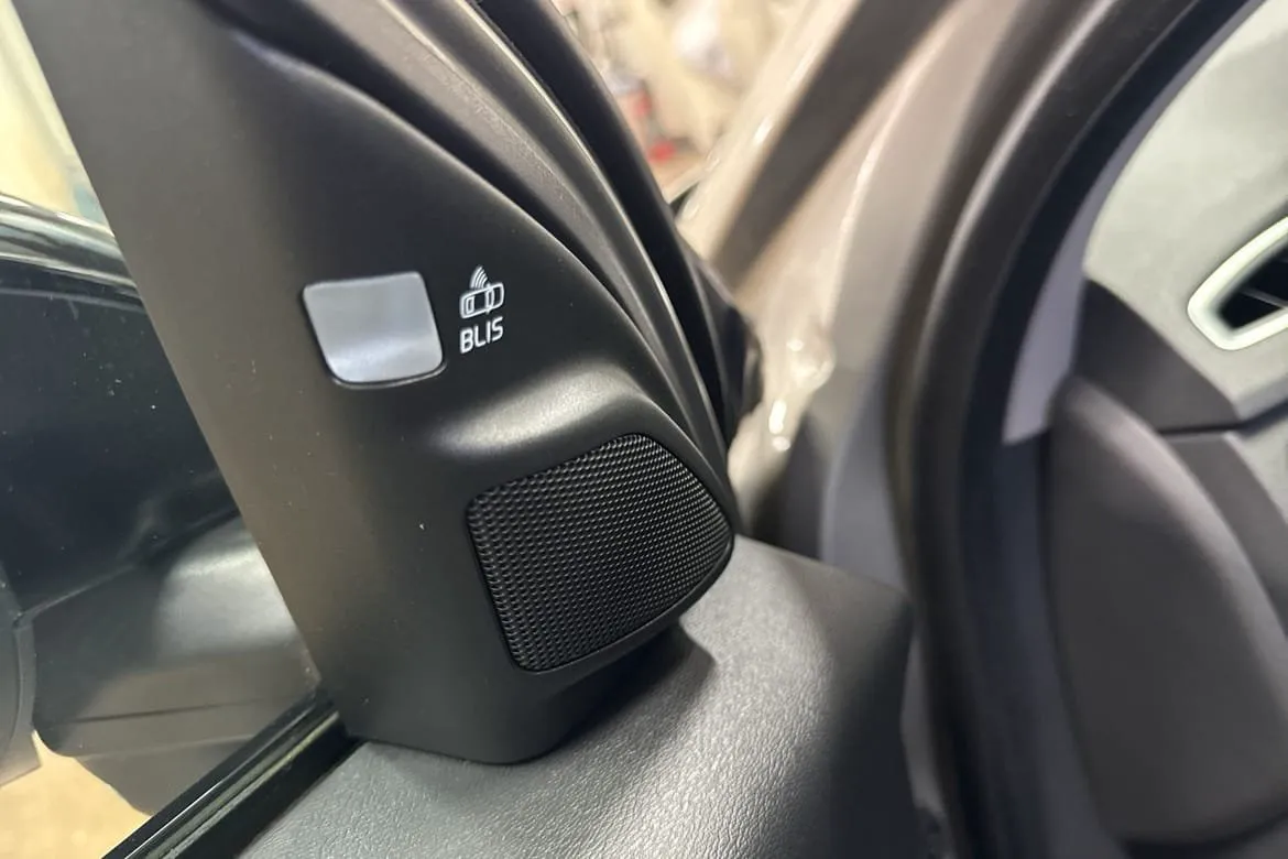 Vehicle image 20