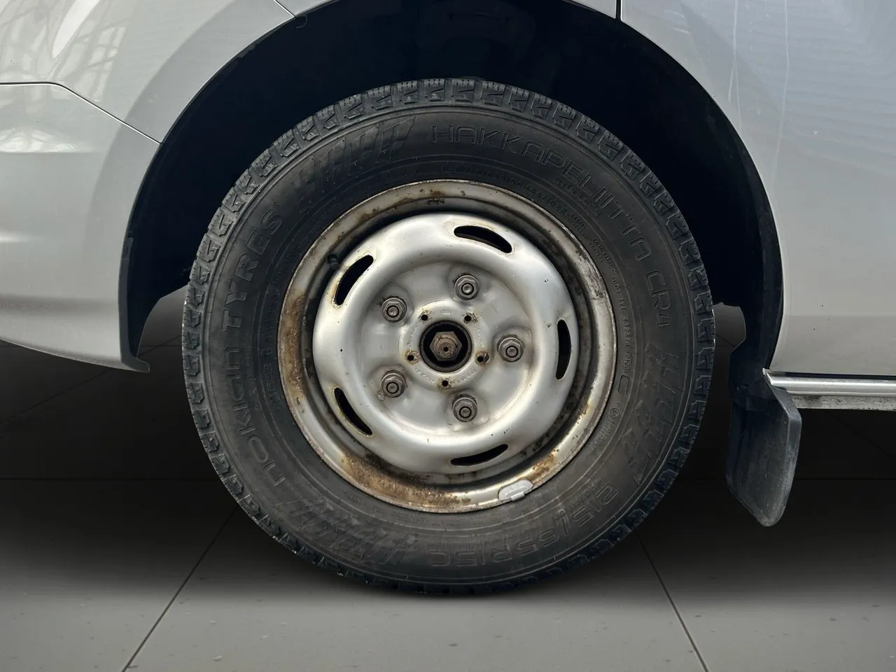 Vehicle image 13