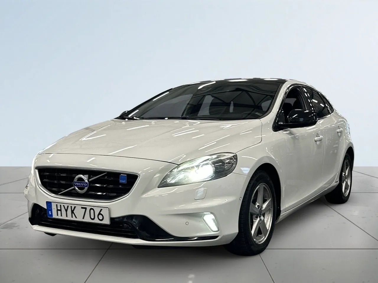 Vehicle image 15