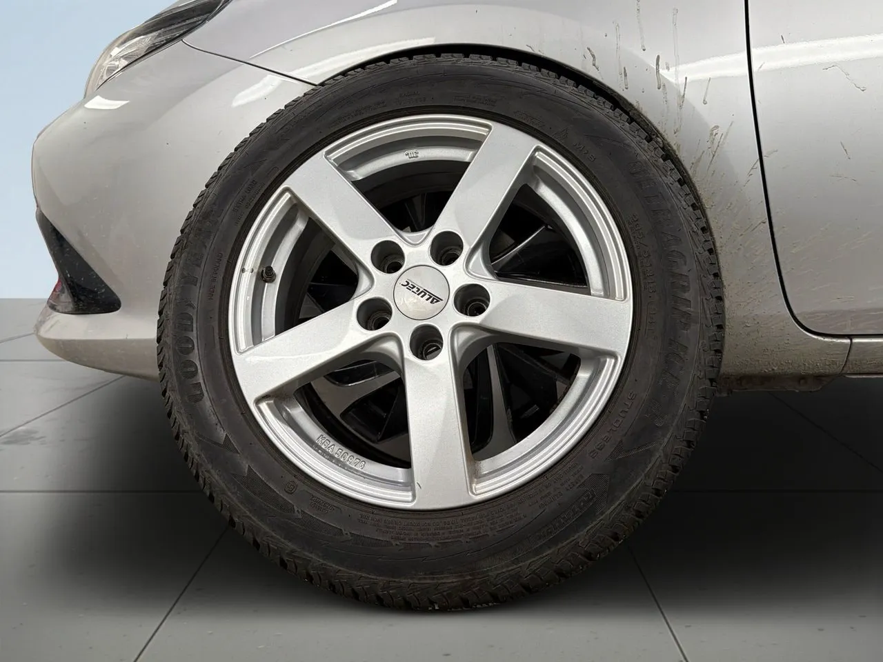 Vehicle image 13