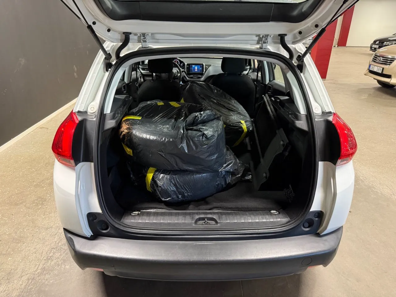 Vehicle image 9