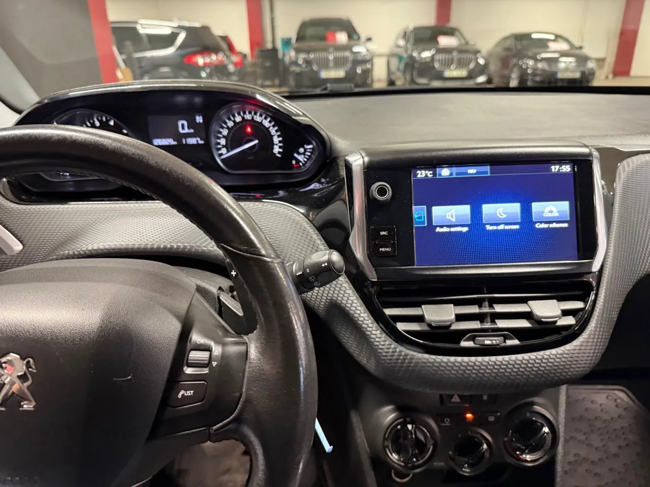 Vehicle image 15