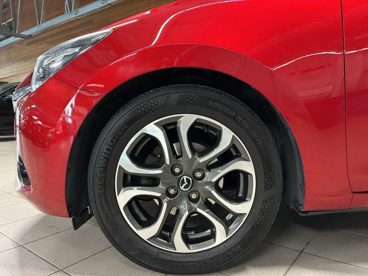 Vehicle image 18